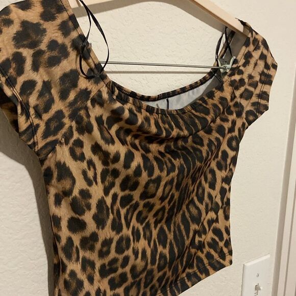 Bundle 3 for $50 | Pull&Bear Leopard Print Crop Top – NWT - Picture 4 of 4